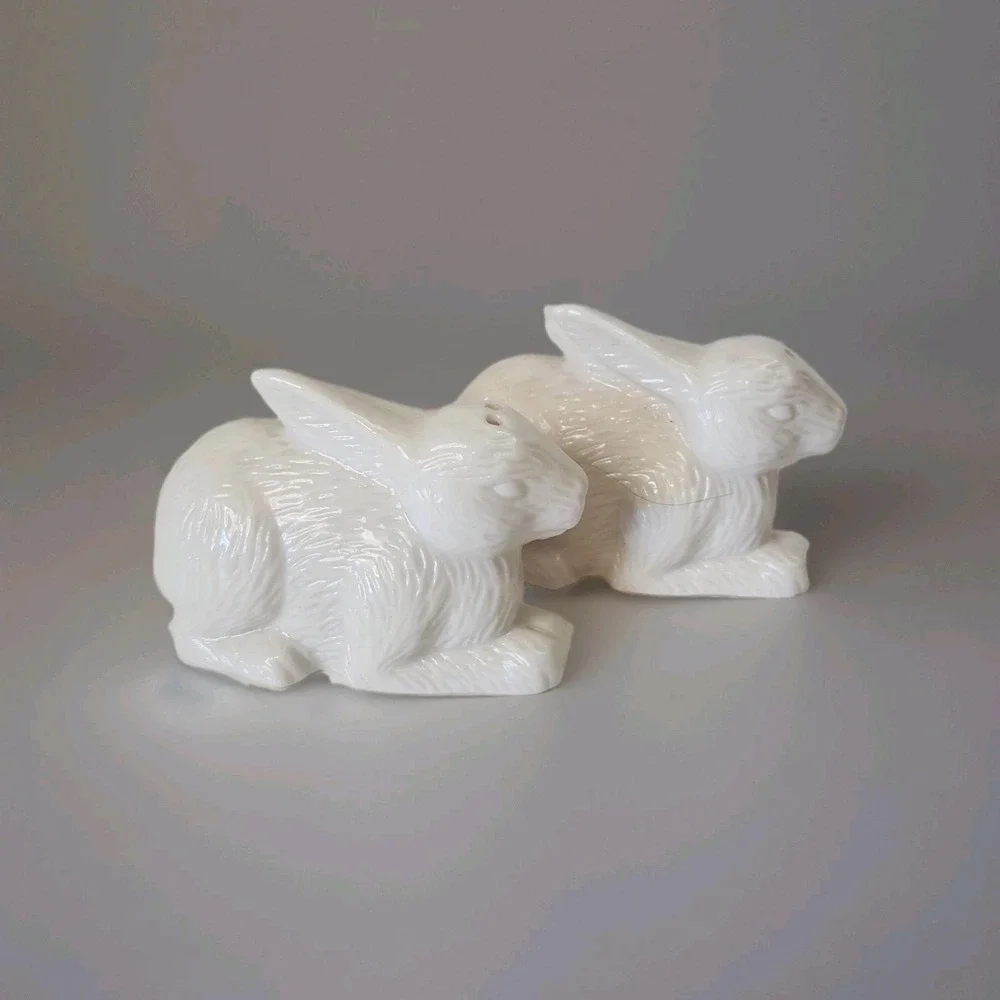 Vintage 1980s White Ceramic Bunny Rabbit Salt Pepper Shakers Crouching Easter 5